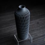 Apexis Vase – Moderne Designvase mit fließender Struktur