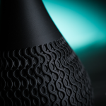 Echo Vase – Moderne Designvase mit rhythmischer Struktur