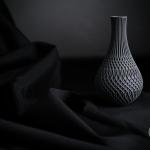 Inflect Vase – Moderne Designvase mit fließender Geometrie