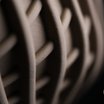 Influx Vase – Dynamische Designvase mit fließender Bewegung