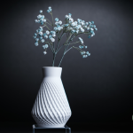 Influx Vase – Dynamische Designvase mit fließender Bewegung