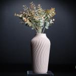 Radiate Vase – Moderne Designvase mit strahlenförmiger Struktur