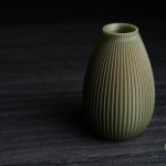 Solstice Vase – Moderne Designvase mit weicher, harmonischer Struktur