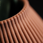 Solstice Vase – Moderne Designvase mit weicher, harmonischer Struktur