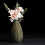 Solstice Vase – Moderne Designvase mit weicher, harmonischer Struktur