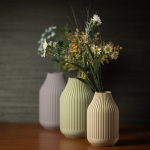Strata Vase – Designvase mit architektonischer Schichtstruktur